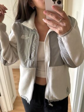 The North Face Women's Cream & Light Gray Teddy Fleece Jacket